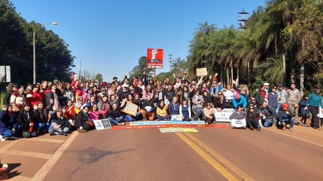 Los docentes de Misiones continúan manifestándose en las rutas.