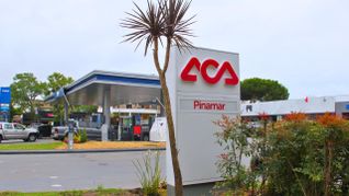 César Carman, presidente del ACA, junto a Horacio Marín de YPF presentaron las obras de modernización en Pinamar, parte de un proceso de renovación en toda la red. César Carman, presidente del ACA, junto a Horacio Marín de YPF presentaron las obras de modernización en Pinamar, parte de un proceso de renovación en toda la red.