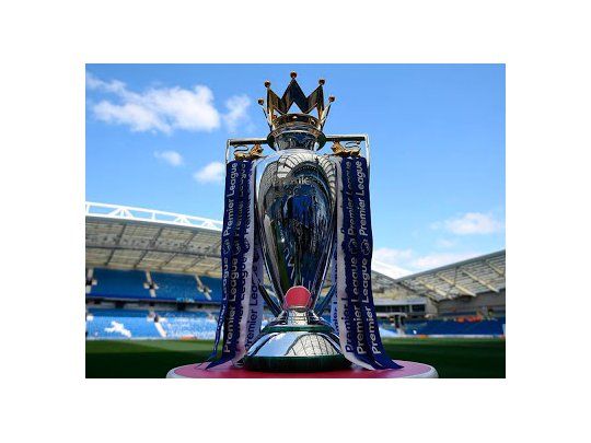 El trofeo de la Premier League que Liverpool quiere levantar por primera vez.