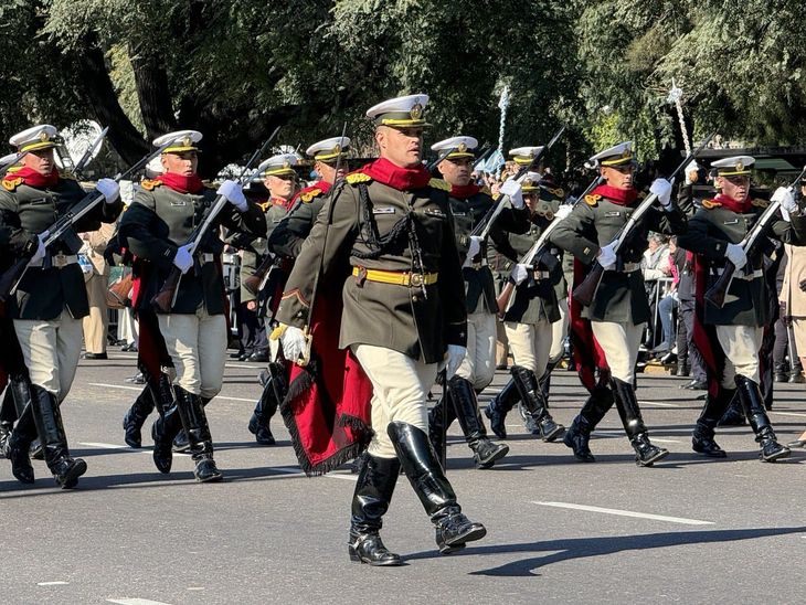 El desfile militar por los festejos del 9 de julio finalizó a las 13:40. 