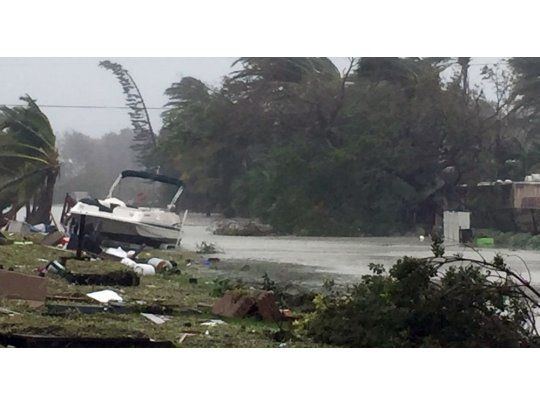 La tormenta aún provoca desprendiiento de techos, unundaciones y cortes de luz
