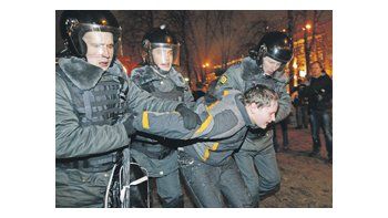 La manifestación en Moscú congregó a unas 20.000 personas, menos de las esperadas por los organizadores. En el cierre, se registró un centenar de detenciones.
