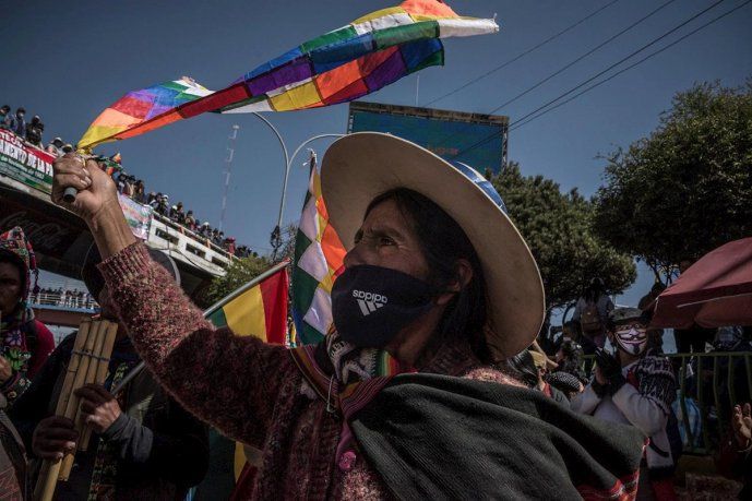 Bolivia marcha contra postergación electoral
