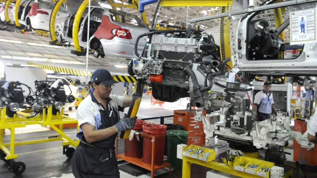 Due to floods in Brazil, Fiat paralyzes production in Córdoba due to lack of inputs