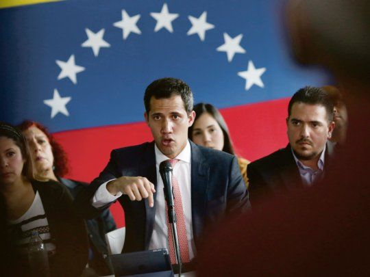 Defensa. Guaidó relevó de responsabilidades a los supuestos implicados.