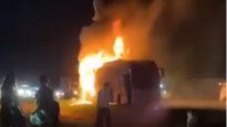 Un micro de doble piso se prendió fuego con 47 pasajeros