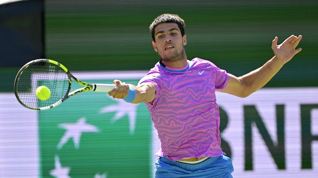Carlos Alcaraz fue víctima de una picadura y salió eyectado a los vestuarios cuando se enfrentaba con Alexander Zverev, por los cuartos de final del Masters 1000 de Indian Wells.