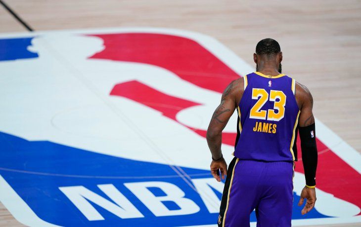 la estrella de la nba lebron james dio positivo en coronavirus