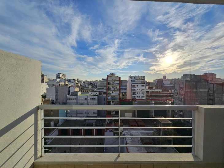 Monoambiente con balcón en Ayacucho y Viamonte, en zona Balvanera Monoambiente con balcón en Ayacucho y Viamonte, en zona Balvanera
