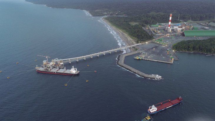 El complejo Cobre Panamá de FQM cuenta con operaciones a cielo abierto, planta de procesamiento, central eléctrica y un puerto propio. 