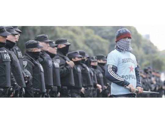 Grave: taxistas y piqueteros se adueñaron de la Av. 9 de Julio