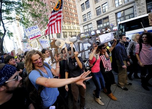 Con apoyo de sindicatos, indignados de EEUU volvieron a marchar hacia Wall Street (foto 1)