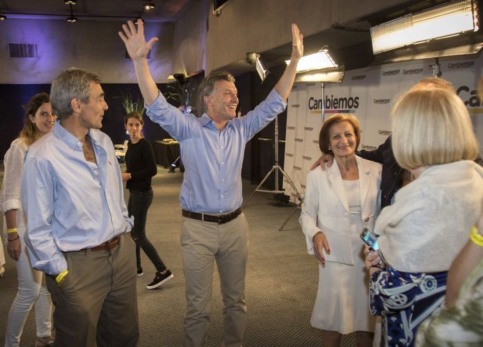 El candidato presidencial de Cambiemos, Mauricio Macri, llega al bunker de campaña luego de conocer los resultados del balotaje.