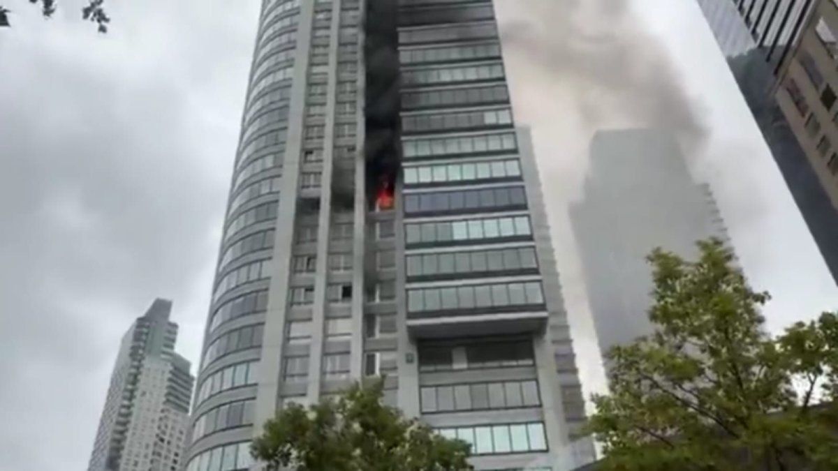 Puerto Madero: an apartment caught fire on a 54 -story tower and 100 neighbors had to be evacuated