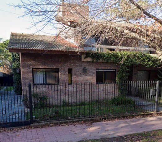 Cuando la sobrina de la víctima llegó al lugar, encontró que algunas de las puertas y ventanas habían sido violentadas. Cuando la sobrina de la víctima llegó al lugar, encontró que algunas de las puertas y ventanas habían sido violentadas.