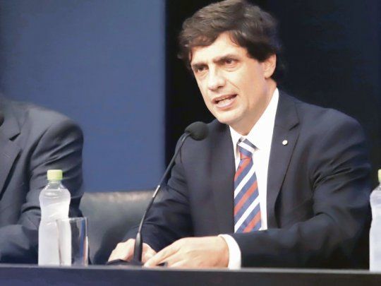 Anuncios. Hernán Lacunza en la conferencia de prensa del miércoles cuando habló del reperfilamiento de las deudas.