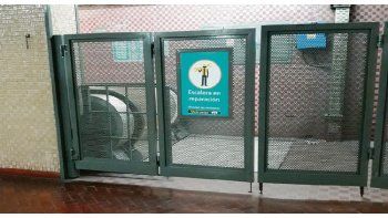 ámbito.com | Radiografía diaria. Escaleras mecánicas clausuradas por reparaciones constantes. Y el clásico cartel “con demora” con el que todas las semanas se topan los usuarios.