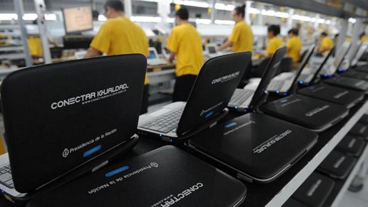 El programa incluye capacitaciones para aprender a utilizar las computadoras y cursos con propuestas educativas.