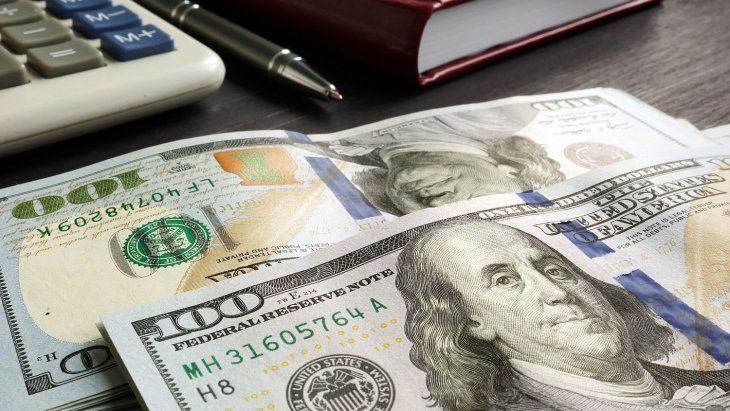 El Gobierno podría unificar el mercado de cambios a principios de 2025 sin que esto tenga asociado un salto importante del tipo de cambio, al menos inicialmente. El Gobierno podría unificar el mercado de cambios a principios de 2025 sin que esto tenga asociado un salto importante del tipo de cambio, al menos inicialmente.