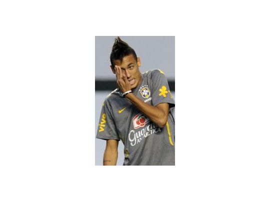Banca internacional. Al igual que Platini, Neymar cree que Messi se llevará nuevamente el Balón de Oro.