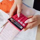 Los especialistas del dinero destacan la importancia de organizar los gastos, construir un fondo de emergencia y priorizar la liquidez. Los especialistas del dinero destacan la importancia de organizar los gastos, construir un fondo de emergencia y priorizar la liquidez.