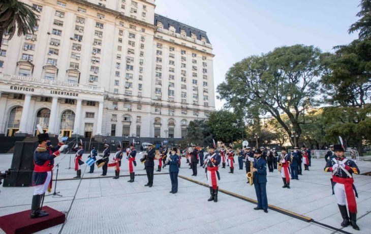 El acto principal por los 39 años del fin de la Guerra de Malvinas fue en el Patio de Armas del Edificio Libertador.