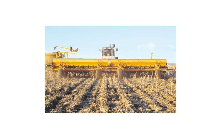 fierros en el campo. Durante los primeros seis meses del año se vendieron 646 sembradoras, según los datos difundidos por el INDEC. La incidencia de la industria nacional alcanzaría un rango cercano al 100%.