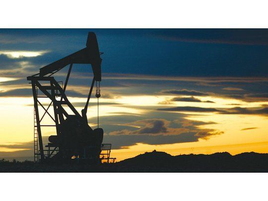 Argentina, lejos del autoabastecimiento energético: se importa más crudo y bajan la producción y las regalías