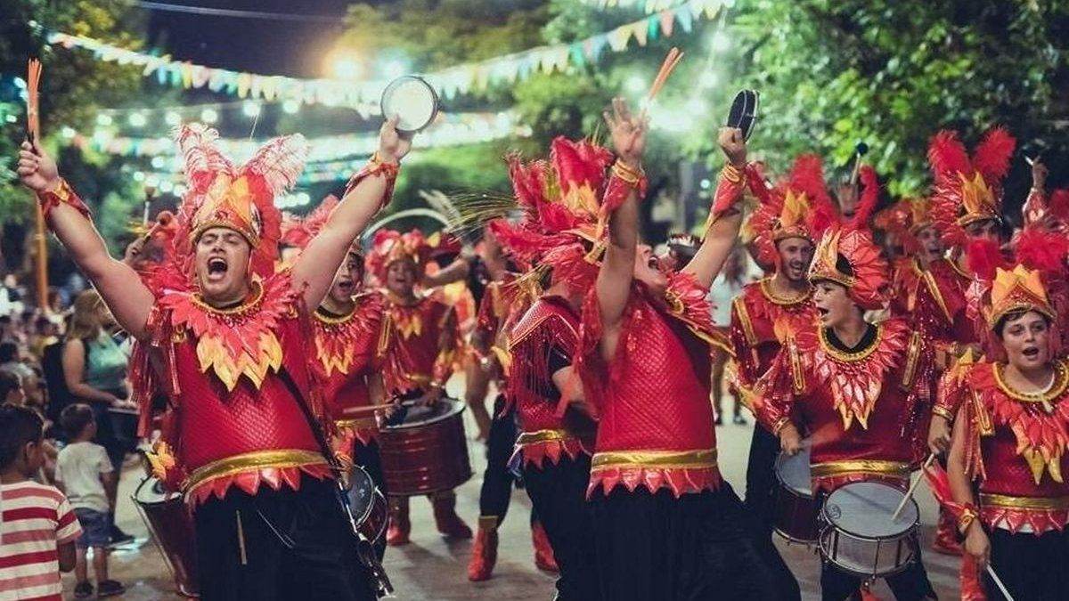 How should the Carnival holiday be paid?