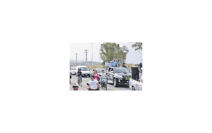 José Luis Gioja también apeló a las caravanas y recorridas por las diferentes ciudades de San Juan a modo de cierre de campaña.