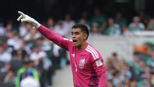 A sus 26 años de edad, el arquero de las Chivas Rayadas del Guadalajara Raúl Tala Rangel es el más joven en debutar en una Copa del Mundo desde Corea-Japón 2002. A sus 26 años de edad, el arquero de las Chivas Rayadas del Guadalajara Raúl Tala Rangel es el más joven en debutar en una Copa del Mundo desde Corea-Japón 2002.