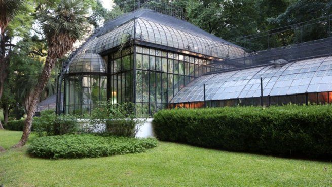 Aquí no se brinda asistencia médica. En caso de que una persona sienta síntomas como mareos o malestar general, se recomienda acudir al centro de salud más cercano o pedir asistencia médica inmediata.&nbsp;