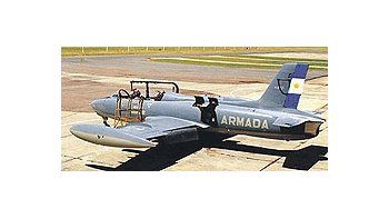 ámbito.com | Por la caída de un avión como éste, del tipo Embraer-Aermacchi, el gobierno ordenó suspenderlos vuelos de toda una escuadrilla aeronaval de ataque. Investigan falta de mantenimientode esos aviones.