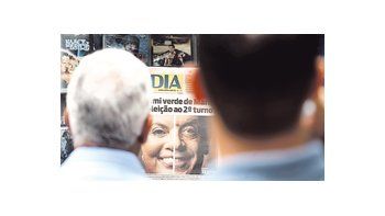 Los diarios de Brasil resaltaron ayer el triunfo de Dilma Rousseff, pero los más opositores enfatizaron que su votación estuvo por debajo de lo vaticinado por las encuestas. Brasil inició ayer el segundo tramo de la campaña electoral, que definirá quién será su nuevo presidente.