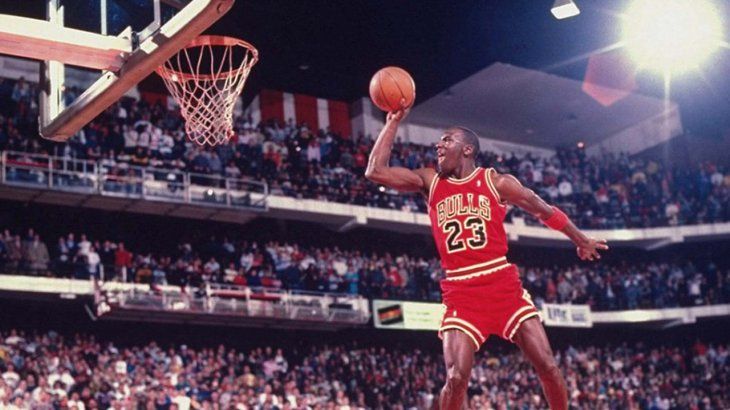 No existe, en la historia del b&aacute;squet, un jugador que sea considerado mejor que &eacute;l.