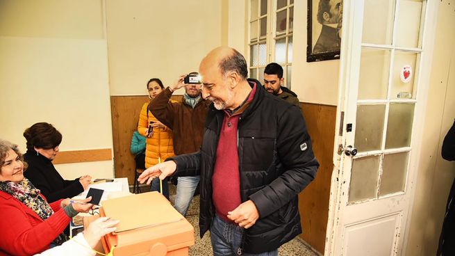 Pablo Mieres votando en las elecciones generales de 2019.