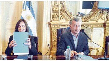 ámbito.com | Posición. A la derecha de Macri, gesto clave de la jornada de ayer.
