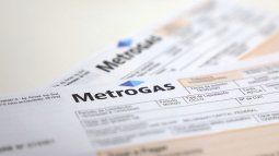 The measure, officialized on Monday through Resolution 718/2025 of the Ministry of Economy, raises from 6% to 6.2% the percentage that applies to the price of natural gas at the point of entry to the transport system (pist), one of the key components in the tariff structure. The measure, officialized on Monday through Resolution 718/2025 of the Ministry of Economy, raises from 6% to 6.2% the percentage that applies to the price of natural gas at the point of entry to the transport system (pist), one of the key components in the tariff structure.