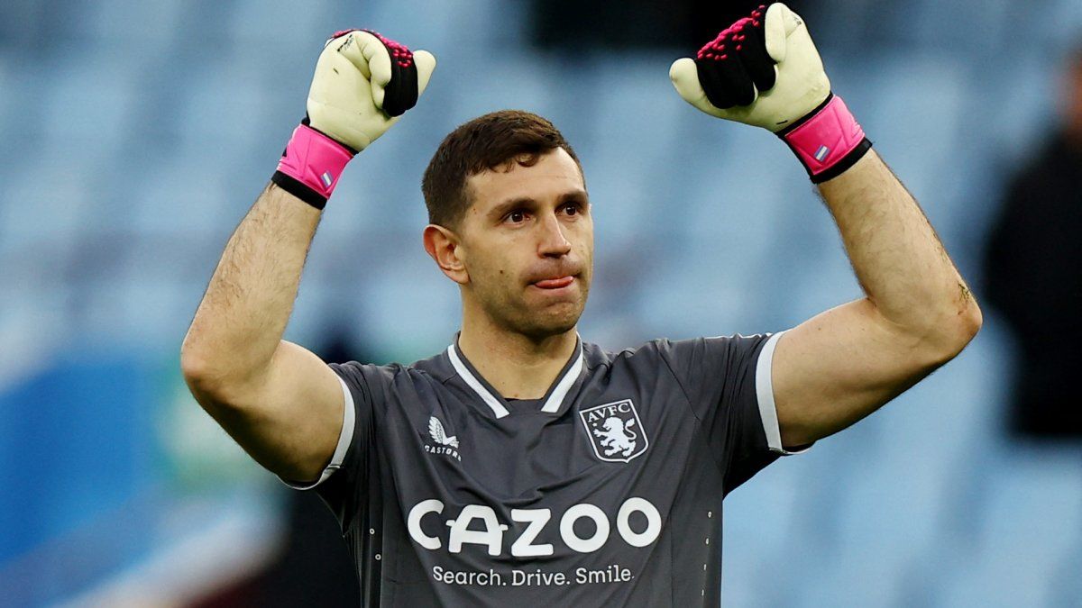 Aston Villa uploaded a tribute video with Dibu Martínez’s saves