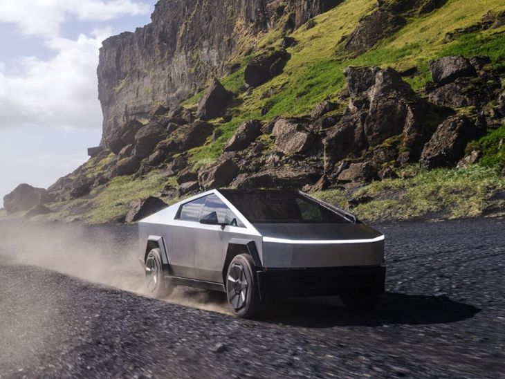 Tesla confirmed that the problem was not related to having kept the vehicle plugged in or external temperatures.
