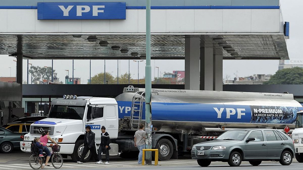 YPF aligned itself with the official request and increased gasoline by 4.5%