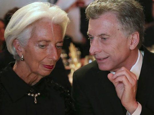 La exdirectora gerente del FMI, Christine Lagarde, junto al presidente Mauricio Macri, en momentos de la rubrica del acuerdo.