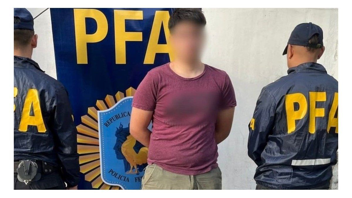Threatened to immolate against the US embassy in Buenos Aires and was arrested