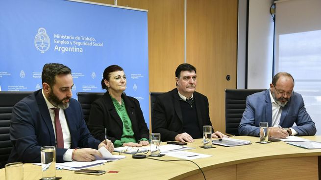 El nuevo salario mínimo aumenta este mes a $105.500 y llegará a $118.000 en