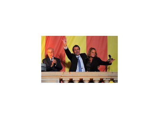 El presidente del partido nacionalista catalán, Artur Mas, junto a su mujer, Helena.