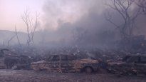 Incendio en la playa San Agustín, donde se depositan los automóviles infractores de tránsito, secuestrados y abandonados.