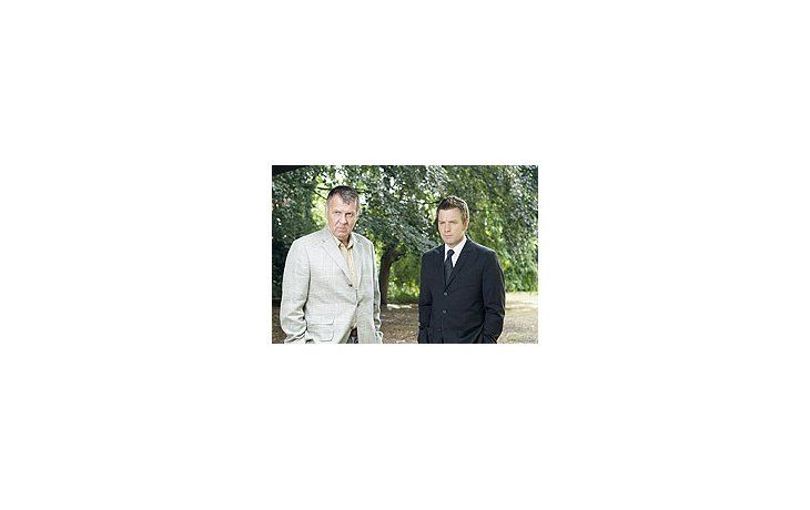 ámbito.com | Tom Wilkinson y Ewan McGregor, tramando el asesinato. Veinte años atrás, Martin Landau y Jerry Orbach lo hacían mucho mejor en «Crímenes y pecados».