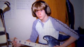 Los primeros años de Kurt, entre una familia trágica y un pueblo perdido.