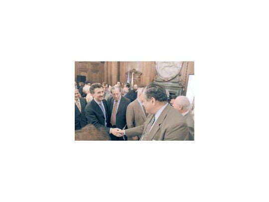 Ricardo López Murphy y Mauricio Macri se dieron la mano en público, tras haberse visto en varias ocasiones, pero en privado. Junto a Rafael Martínez Raymonda, ayer en el brindis por los 90 años del Partido Demócrata Progresista.