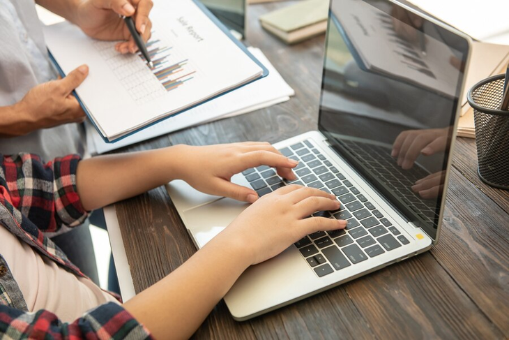 The courses include knowledge in programming, cybersecurity and innovation, among other topics. The courses include knowledge in programming, cybersecurity and innovation, among other topics.